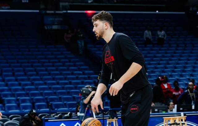 开云体育app官网-申京眼神防守，13+8+7伪全能 火箭队锋线三分10中1 失去射手定位